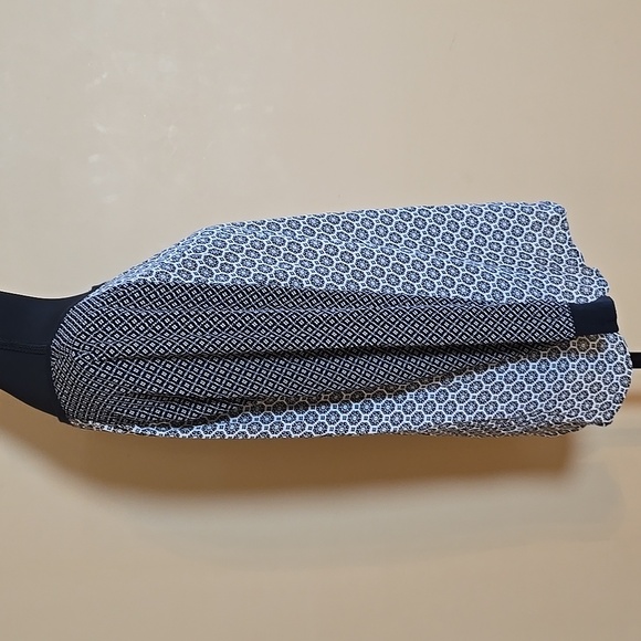 Ann Taylor LOFT Long Sleeve Black and White Patterned Blouse SP - Picture 4 of 5